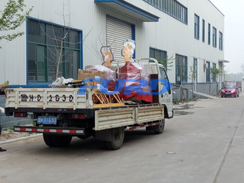 福瑞得機(jī)械手扶壓路機(jī)、框架整平機(jī)已成功裝車(chē)及時(shí)發(fā)貨