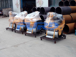 福瑞得機(jī)械5臺(tái)壓路機(jī)，一臺(tái)混凝土整平機(jī)及時(shí)發(fā)貨