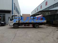 福瑞得機(jī)械瀝青灌縫機(jī)，手扶雙輪壓路機(jī)裝車成功及時(shí)發(fā)貨