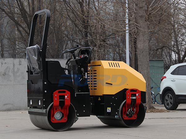小型壓路機(jī)長期不使用就能丟下保養(yǎng)嗎？